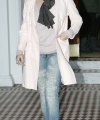 08203_celebrity-paradise_com-The_Elder-Kylie_Minogue_2010-01-28_-_leaving_her_home_in_London_629_122_244lo.jpg