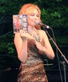 10896_celebrity_paradise_com_Kylie_Minogue_Watermill_79_122_254lo.jpg