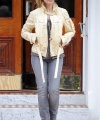 61886_Kylie_Minogue_leaving_her_home_in_London_March312010_001_122_96lo.jpg