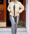 61894_Kylie_Minogue_leaving_her_home_in_London_March312010_002_122_1150lo.jpg