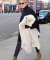 Kylie-Minogue-on-a-shopping-trip-in-London-26.jpg