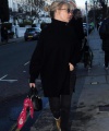 Kylie-Minogue-on-a-shopping-trip-in-London-27.jpg