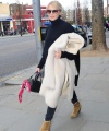 Kylie-Minogue-on-a-shopping-trip-in-London-30.jpg