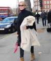 Kylie-Minogue-on-a-shopping-trip-in-London-32.jpg